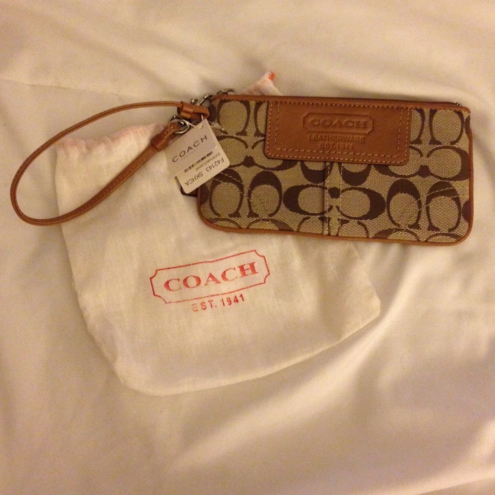Coach wristlet, brown logo
